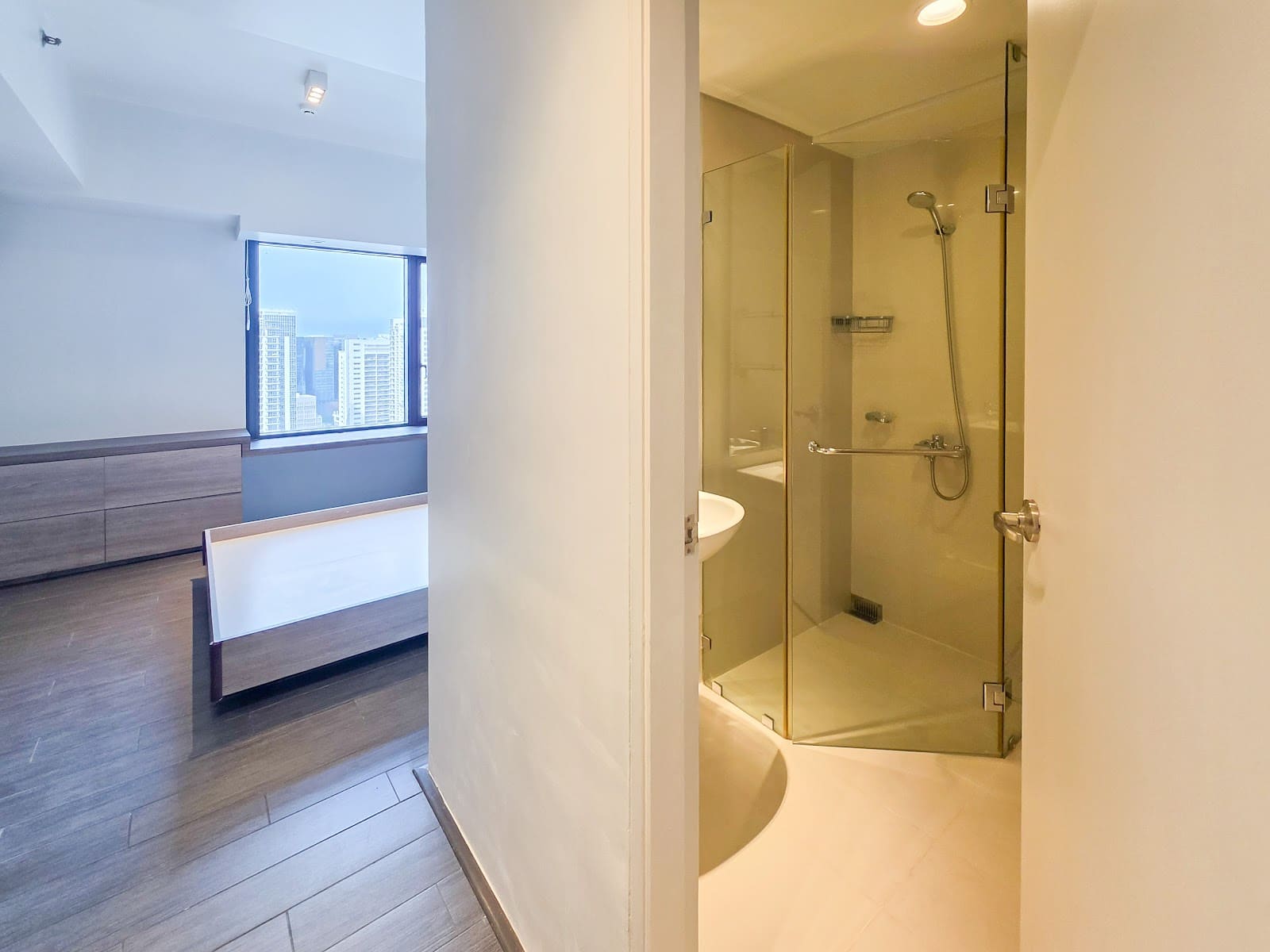 3 bedroom condo for sale in Arya Residences, BGC, photo 10