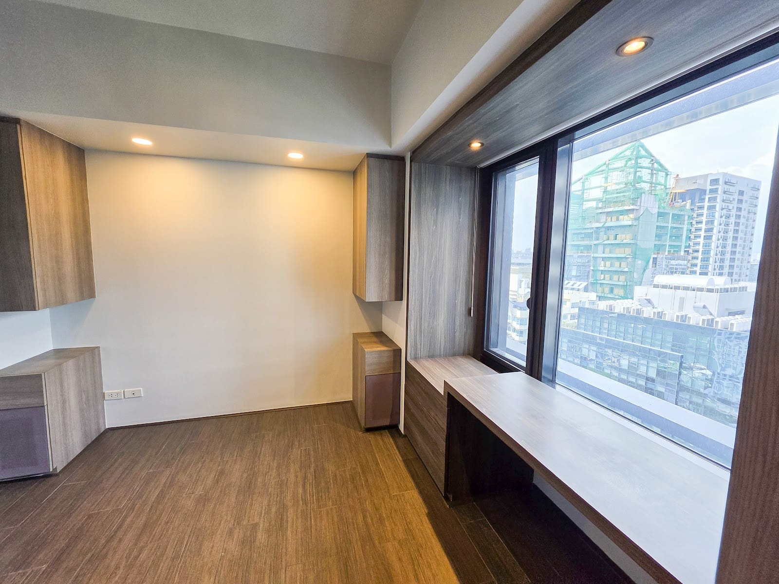 3 bedroom condo for sale in Arya Residences, BGC, photo 3