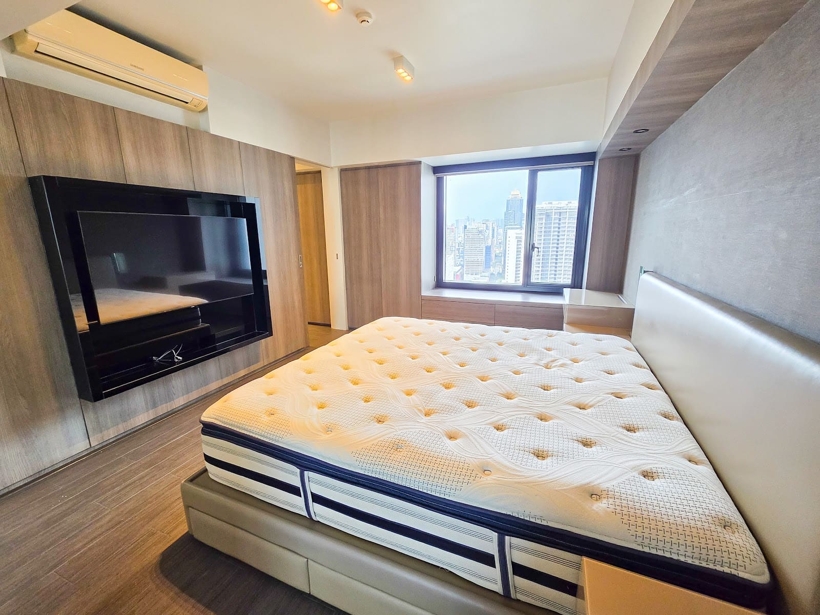 3 bedroom condo for sale in Arya Residences, BGC, photo 6