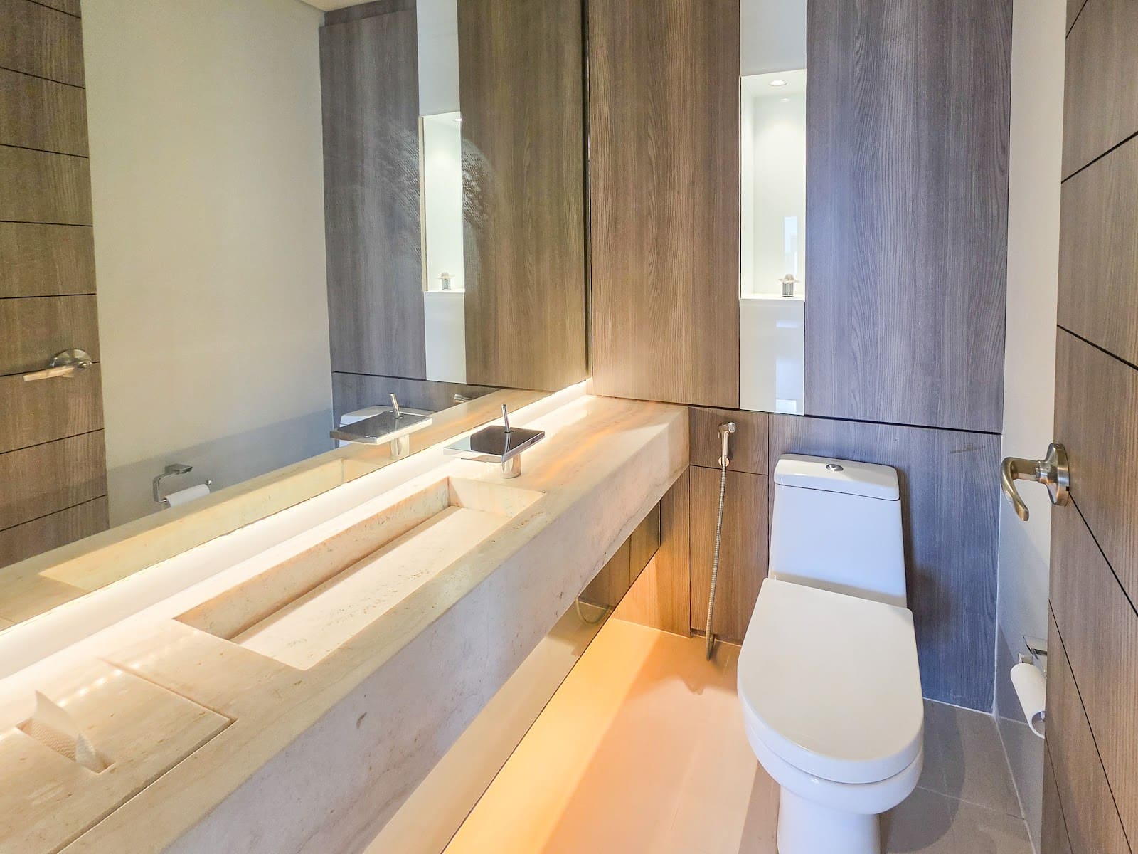 3 bedroom condo for sale in Arya Residences, BGC, photo 9