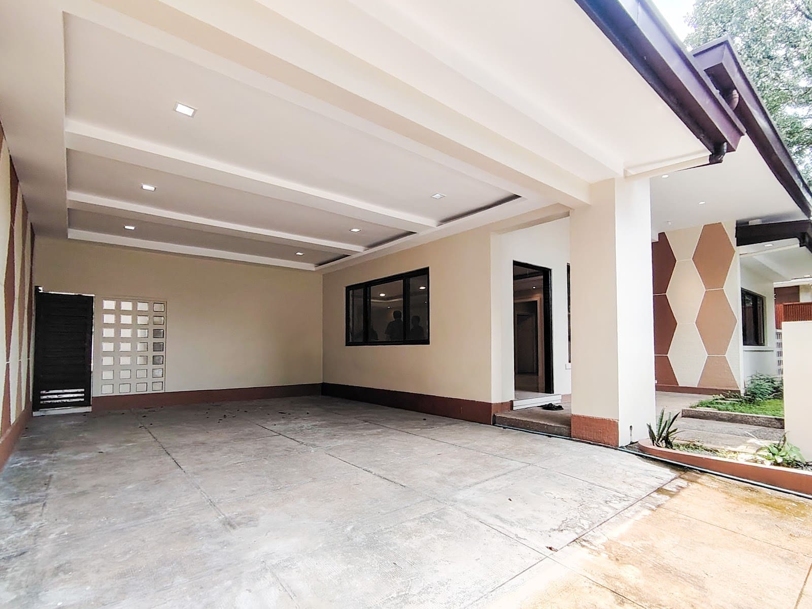 4 bedroom house for rent in Magallanes Village, Makati