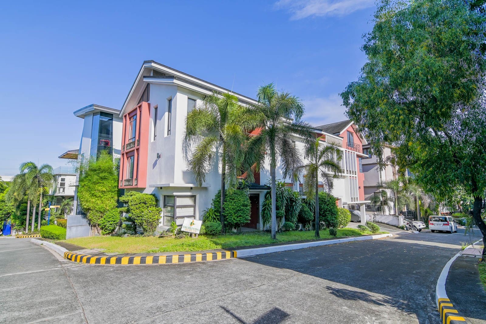4 bedroom house for rent in McKinley Hill Village, Taguig, photo 2