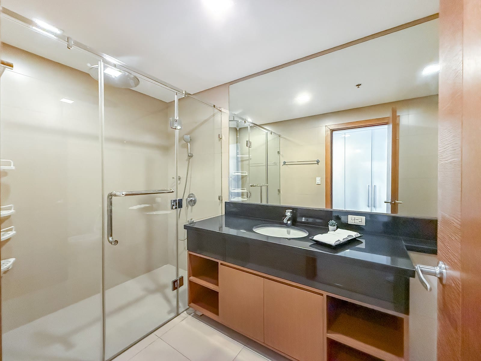 2 bedroom condo for rent in Park Terraces, Makati CBD, photo 10